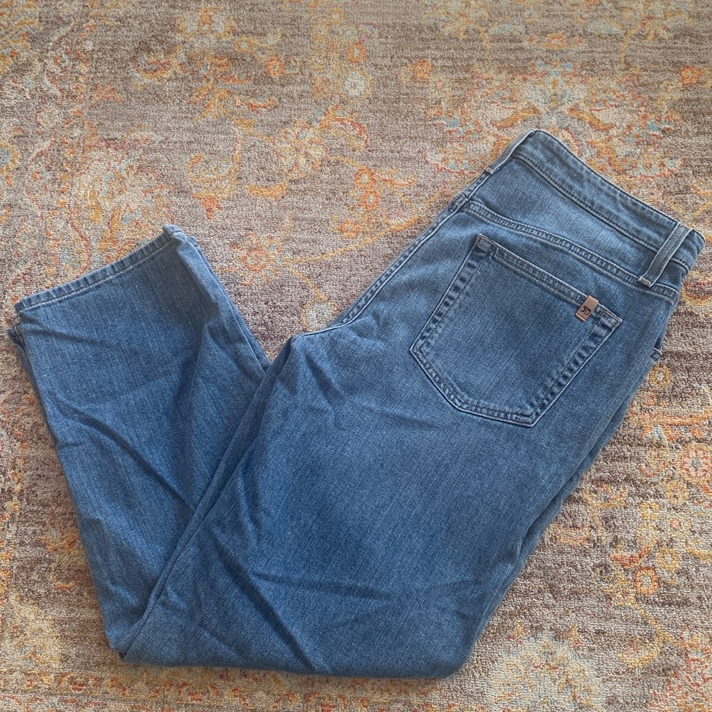 Lightweight Joe’s jeans.